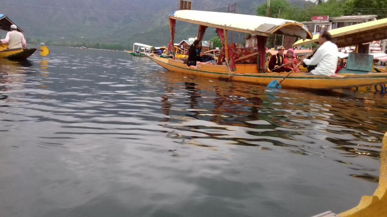 Houseboat Zaindari Palace Srinagar  Exterior photo