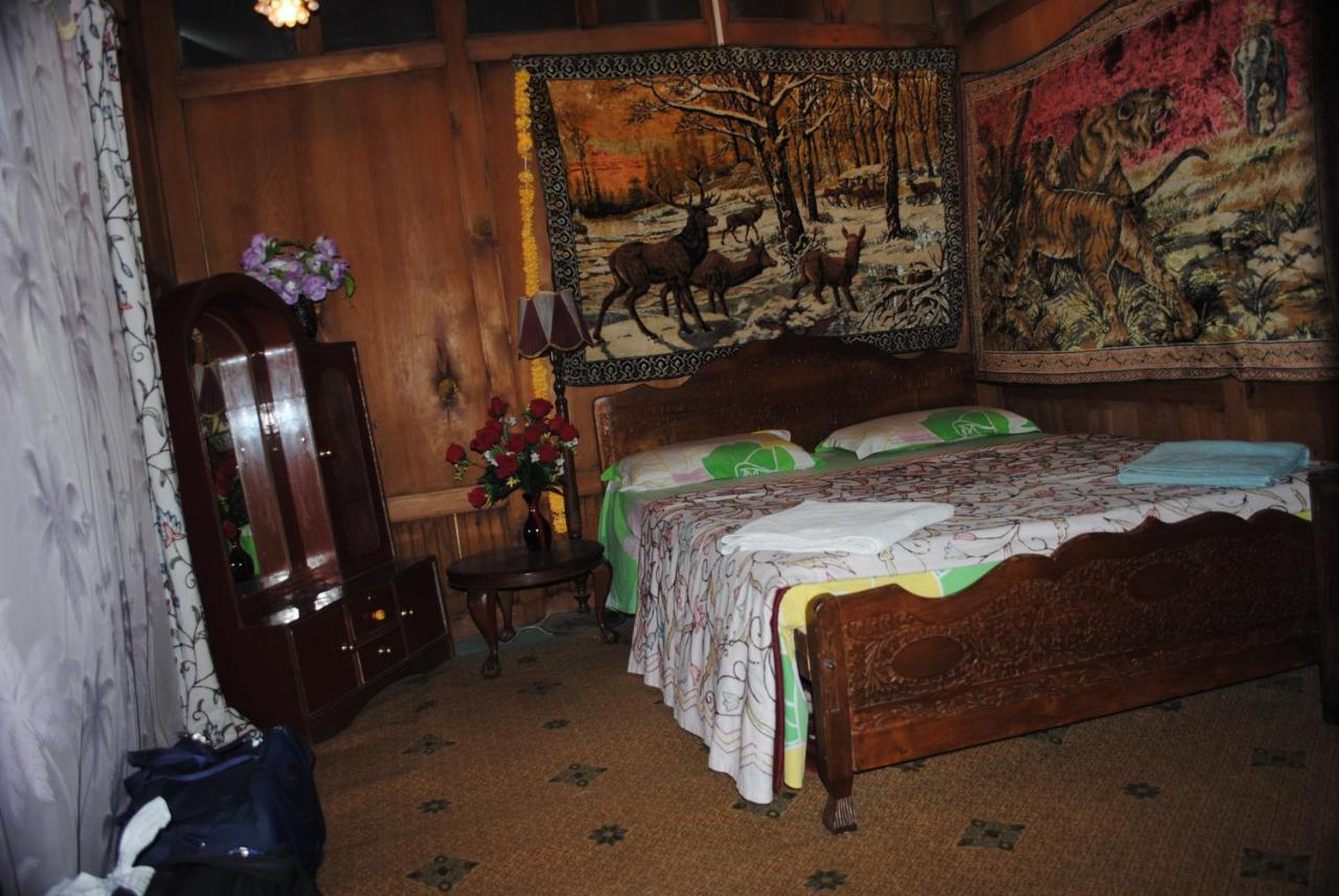 Houseboat Zaindari Palace Srinagar  Exterior photo