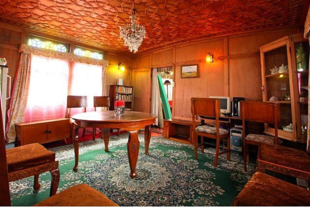 Houseboat Zaindari Palace Srinagar  Exterior photo