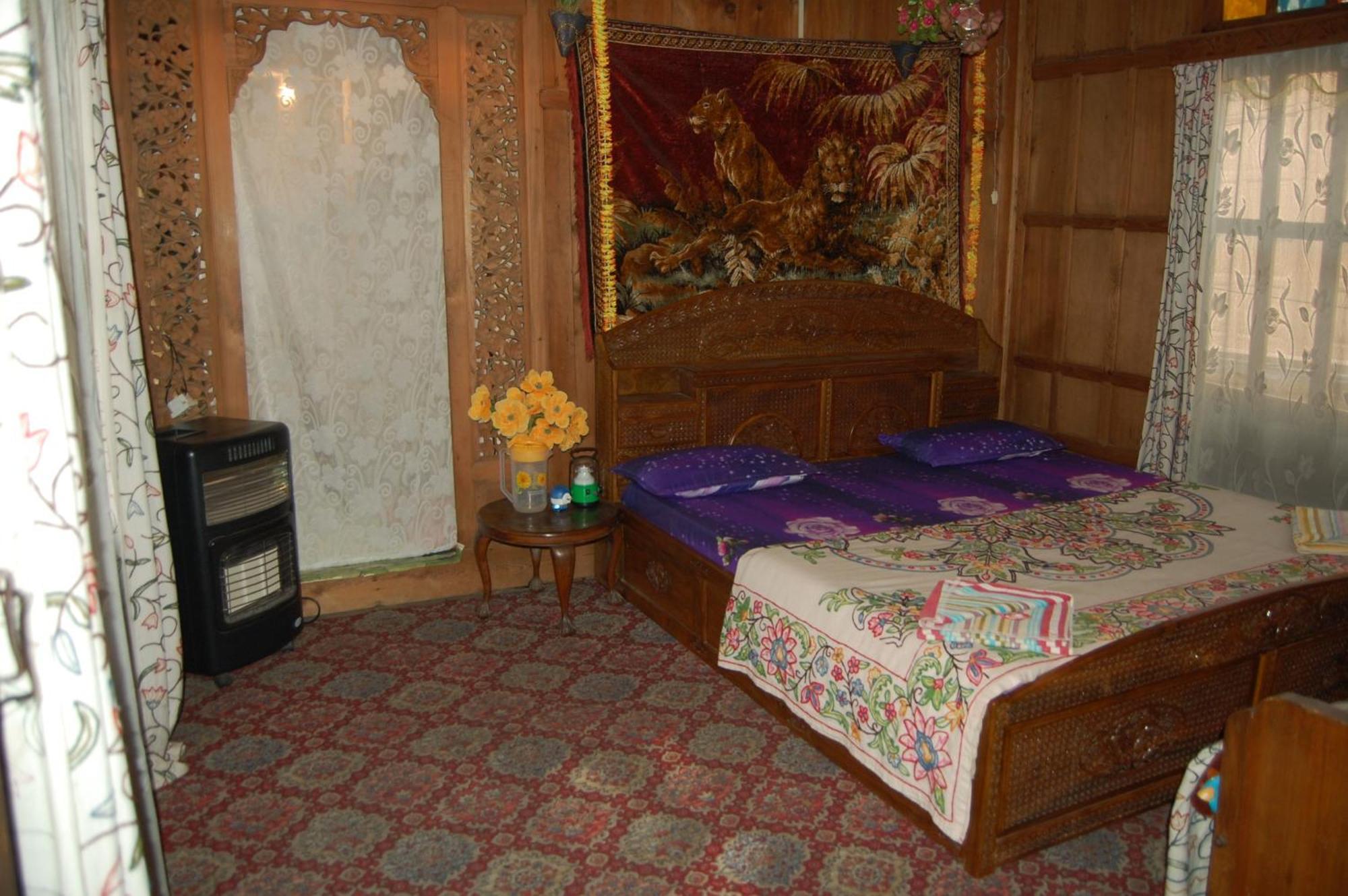 Houseboat Zaindari Palace Srinagar  Exterior photo