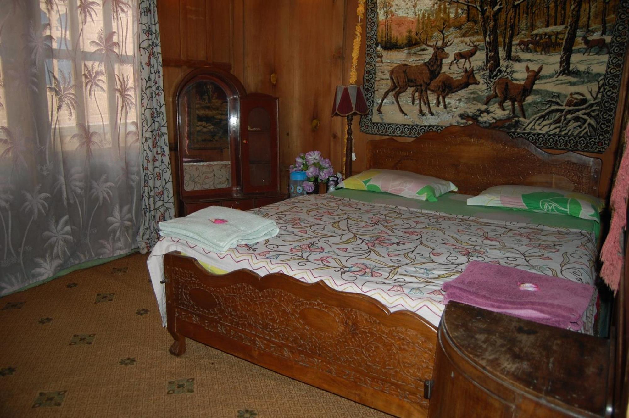 Houseboat Zaindari Palace Srinagar  Exterior photo