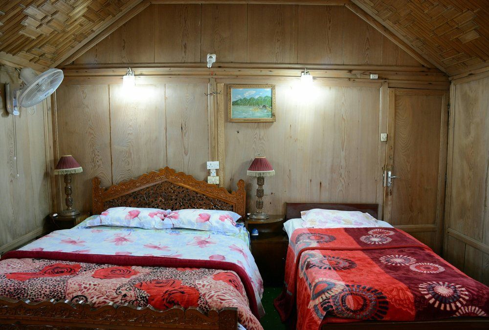 Houseboat Zaindari Palace Srinagar  Exterior photo