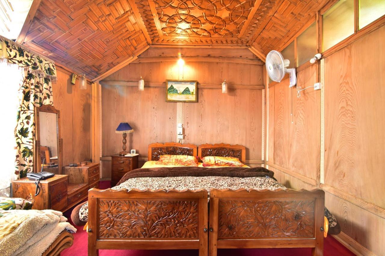 Houseboat Zaindari Palace Srinagar  Exterior photo
