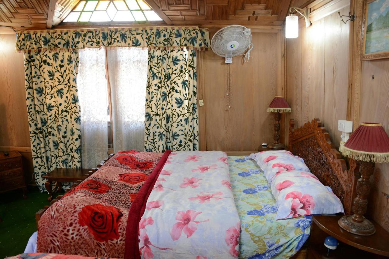 Houseboat Zaindari Palace Srinagar  Exterior photo